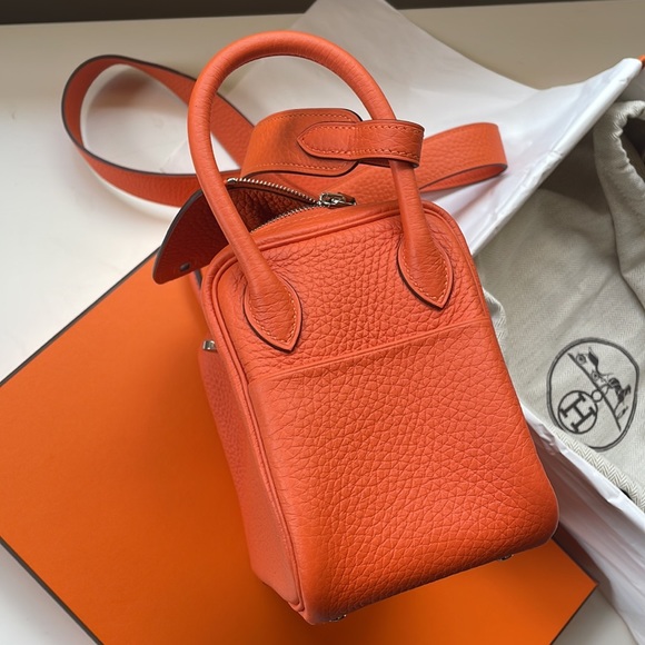 Hermès
Lindy leather handbag
Never worn
Orange, Leather - Picture 6 of 13